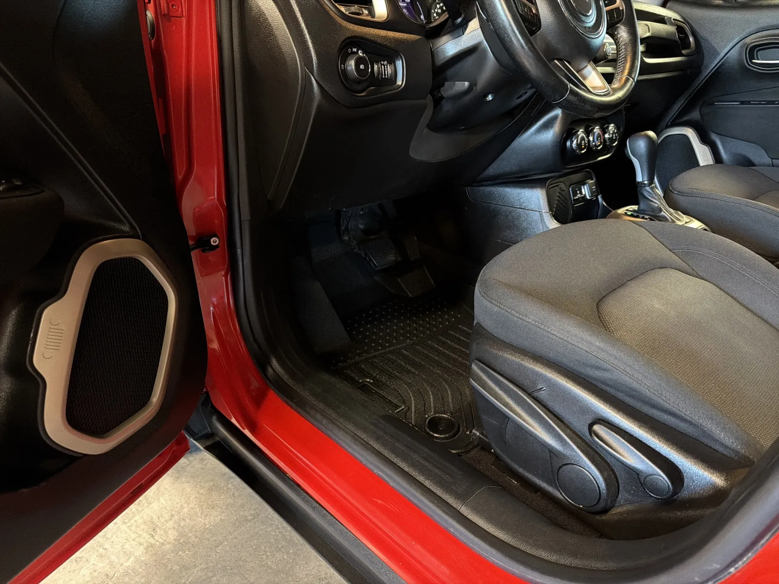 Jeep Renegade photo 25