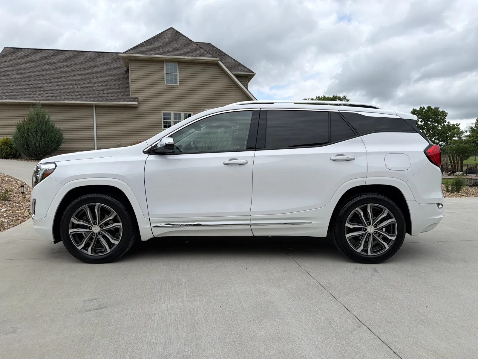 Photos of 2019 GMC Terrain Denali Sport Utility 4D for sale in Clinton, MO at Banks Motors LLC