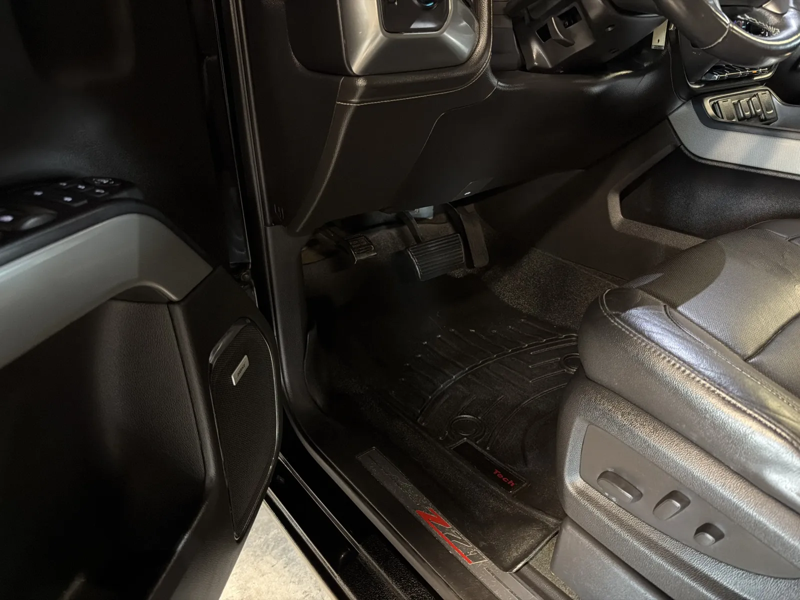 Chevrolet Silverado photo 15