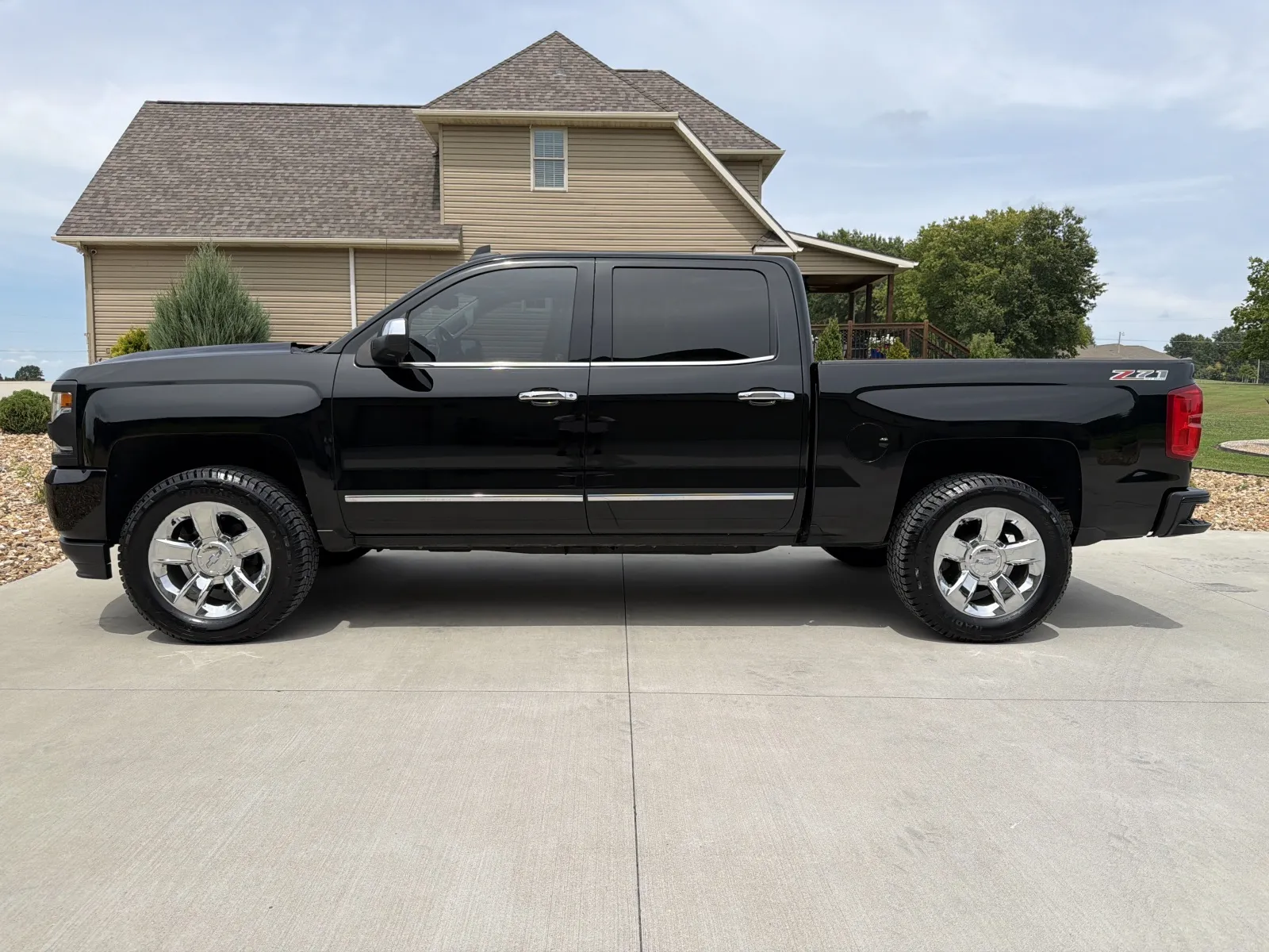 Photos of 2017 CHEVROLET SILVERADO 1500 LTZ 4DR for sale in Clinton, MO at Banks Motors LLC