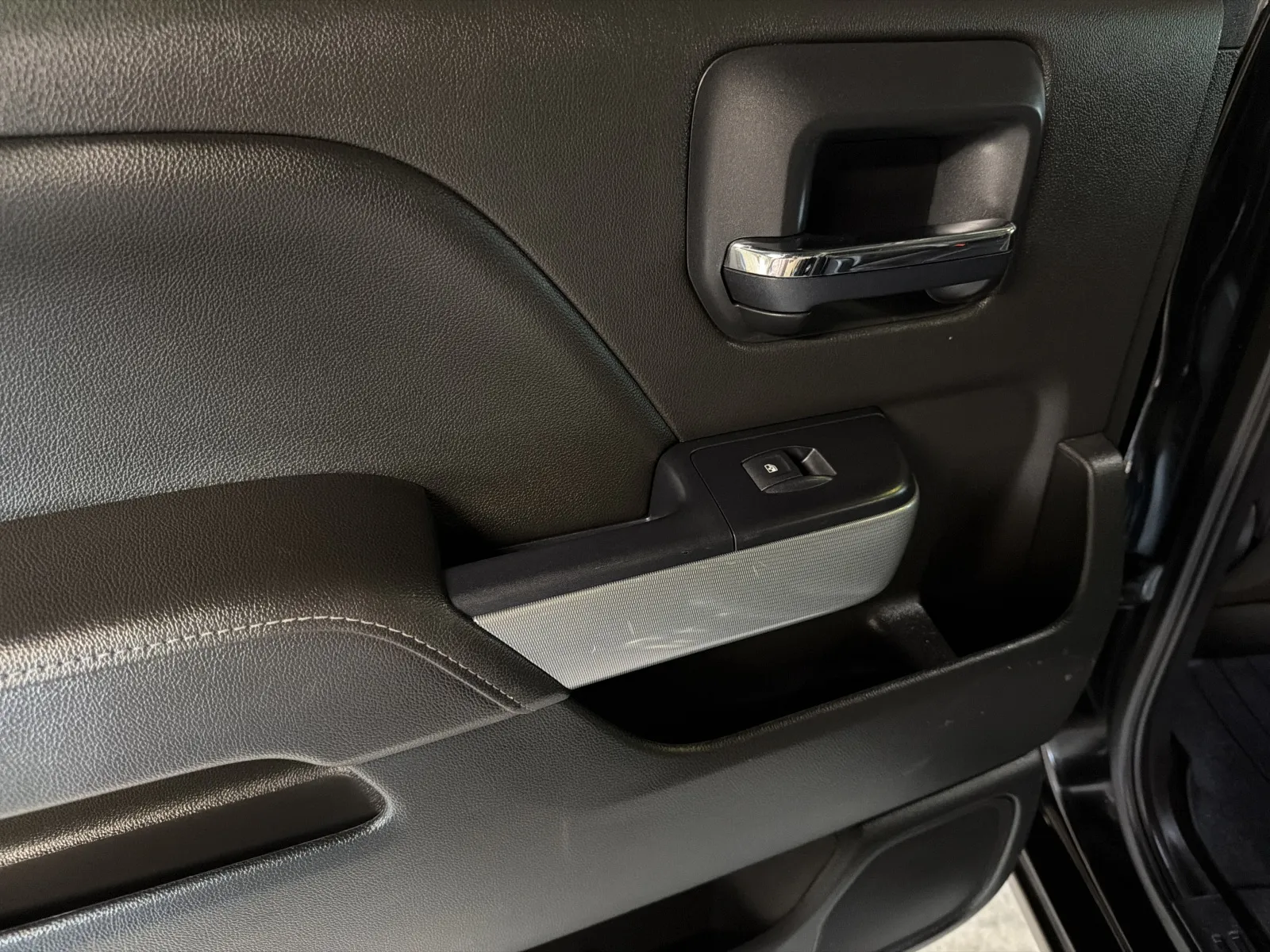 Chevrolet Silverado photo 27