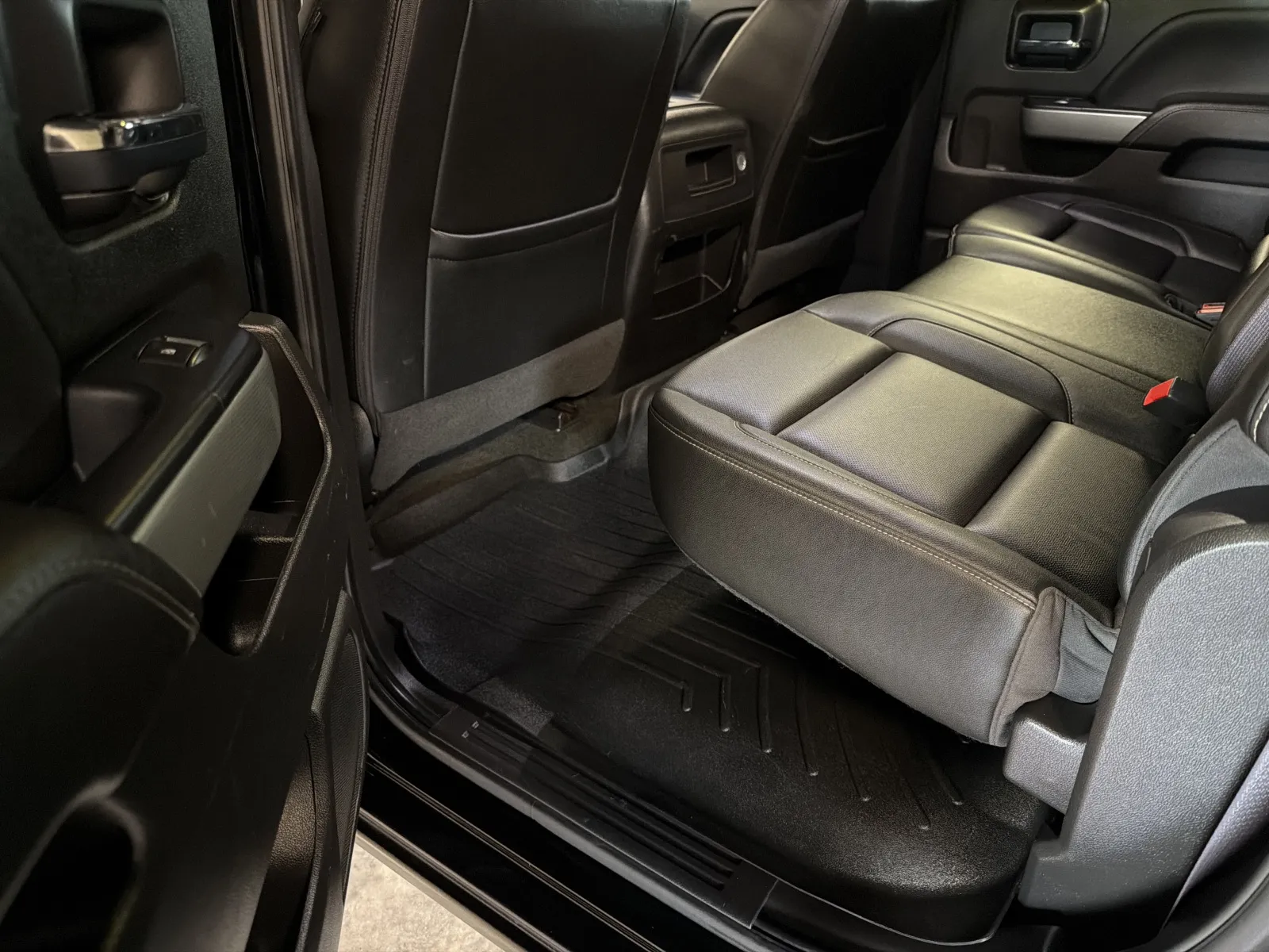 Chevrolet Silverado photo 29