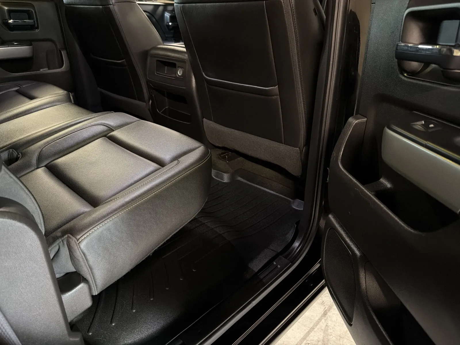 Chevrolet Silverado photo 30