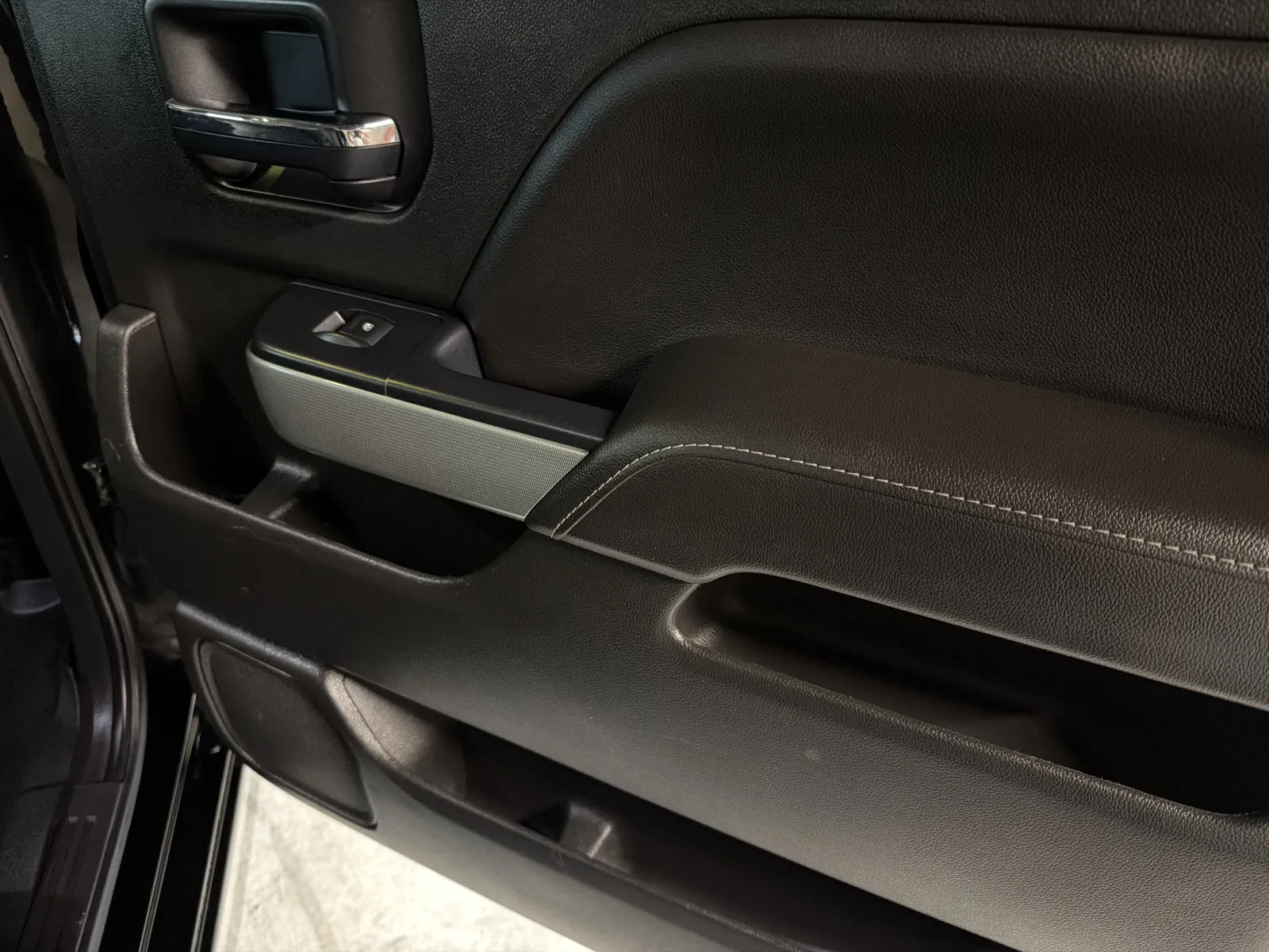 Chevrolet Silverado photo 31