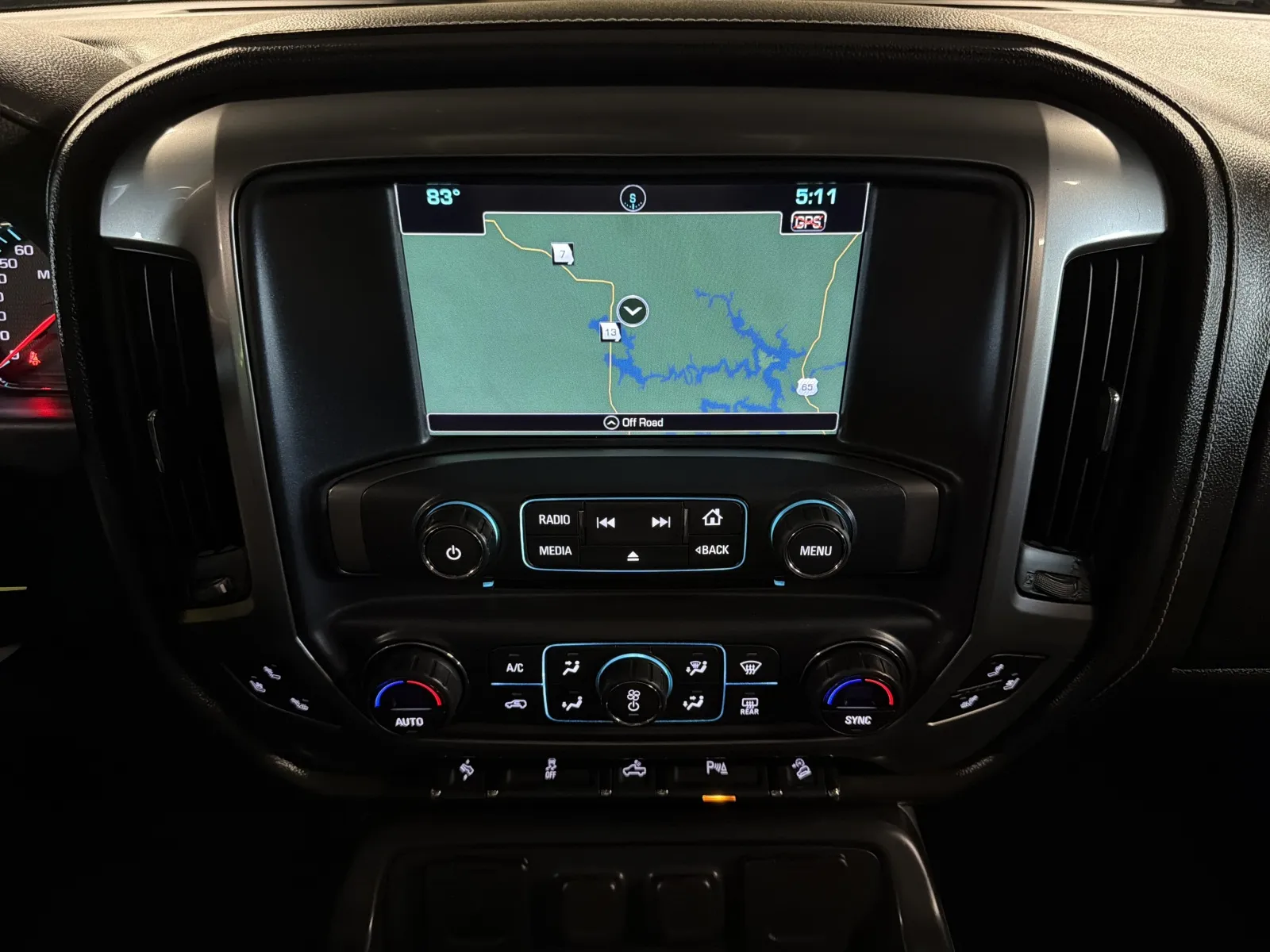 Chevrolet Silverado photo 16