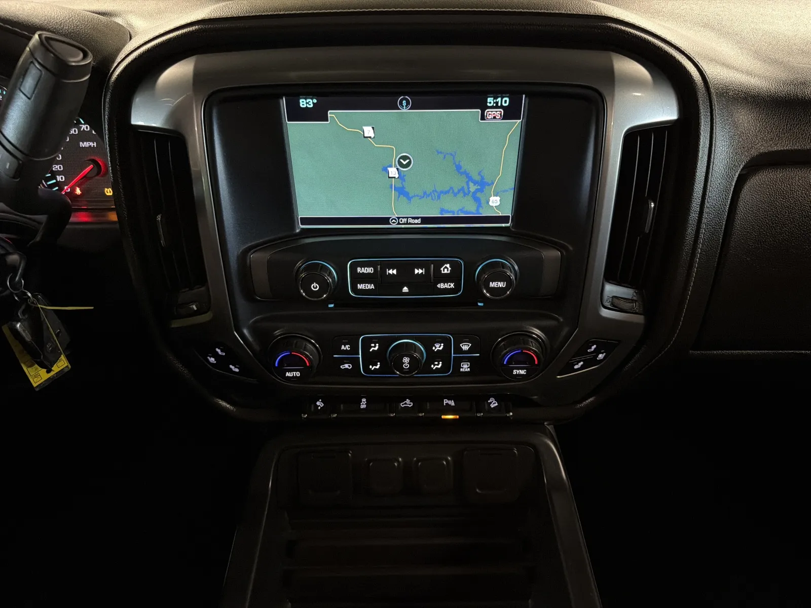 Chevrolet Silverado photo 35