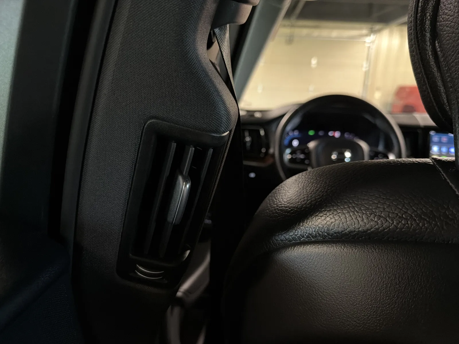 Volvo XC60 photo 54