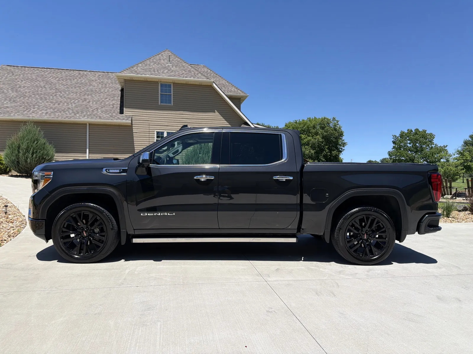 Photos of 2020 GMC Sierra 1500 Crew Cab Denali Pickup 4D 5 3/4 ft for sale in Clinton, MO at Banks Motors LLC