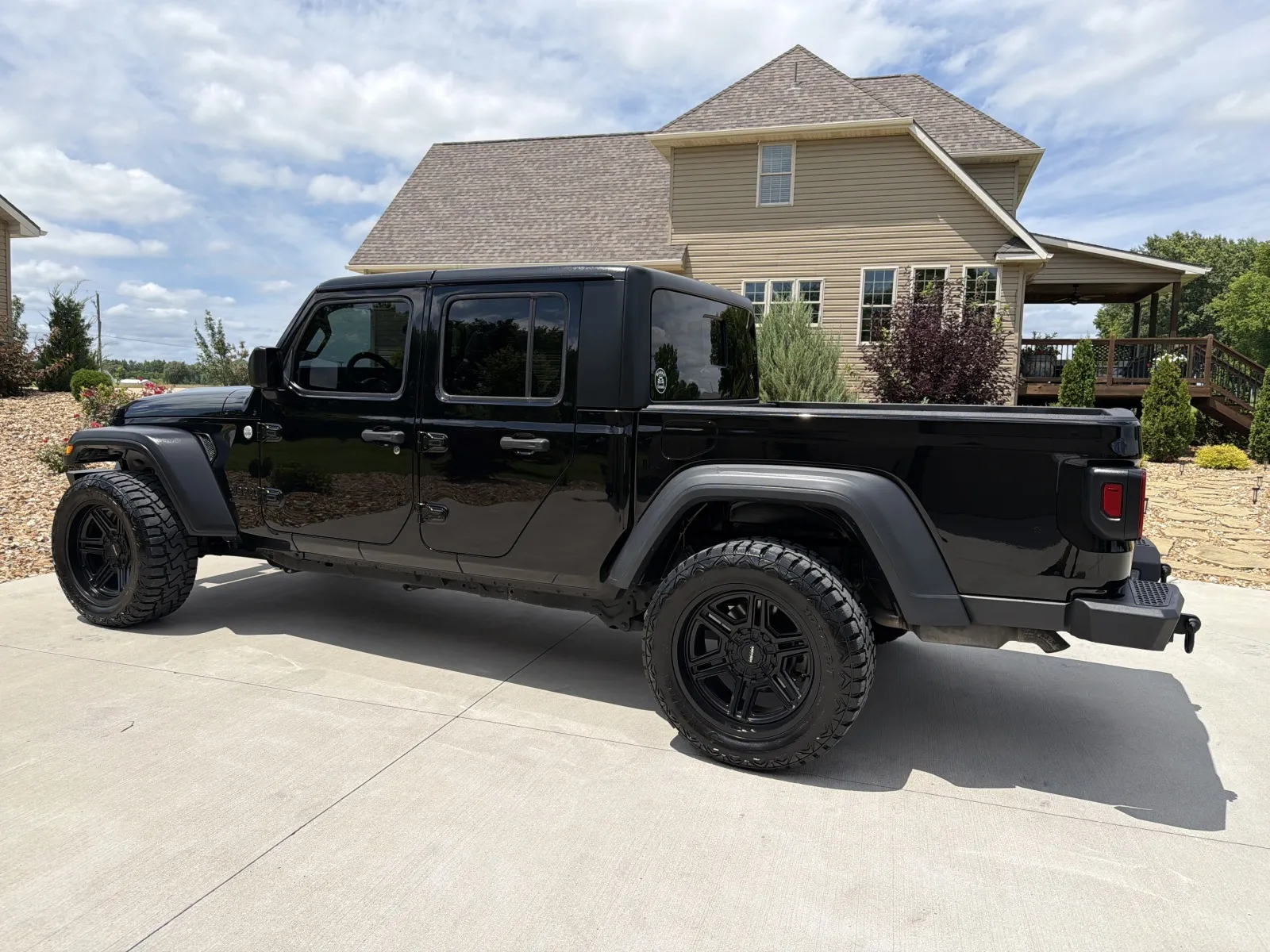 Another view of 2020 Jeep Gladiator Sport S Pickup 4D 5 ft for sale in Clinton, MO at Banks Motors LLC