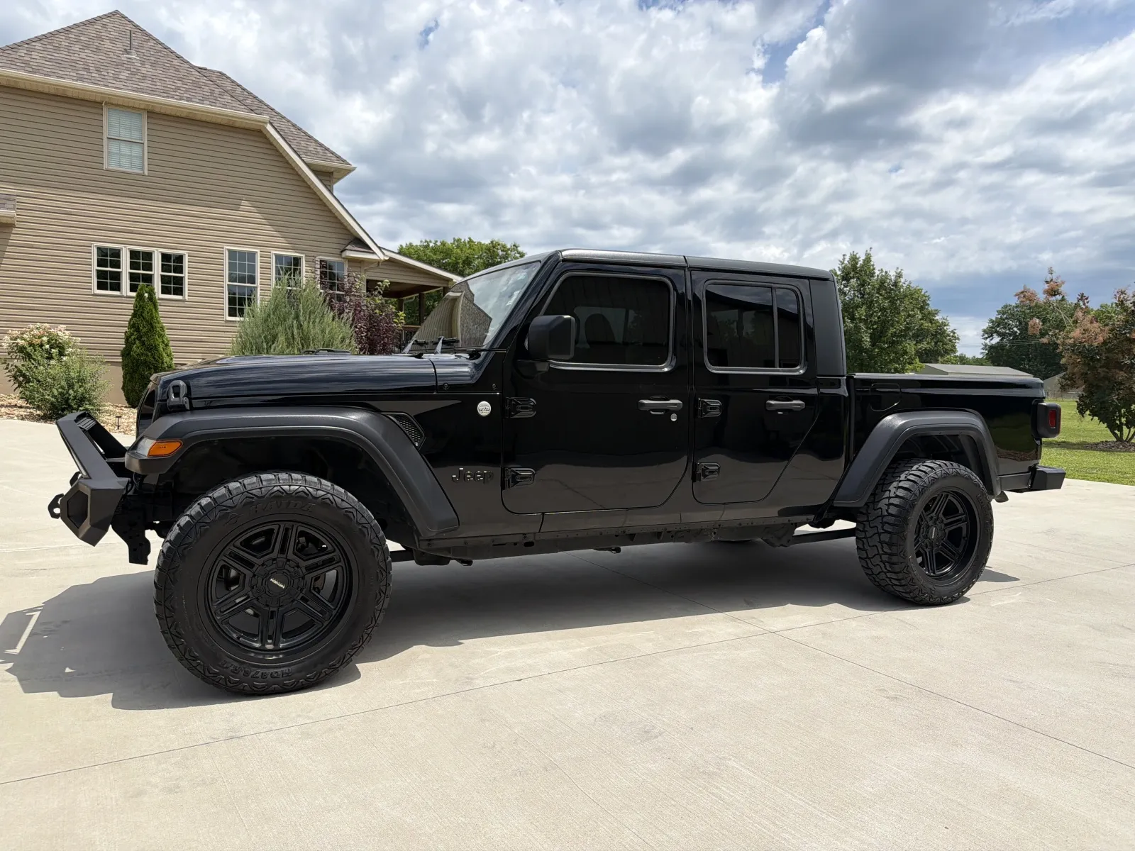 Photos of 2020 Jeep Gladiator Sport S Pickup 4D 5 ft for sale in Clinton, MO at Banks Motors LLC