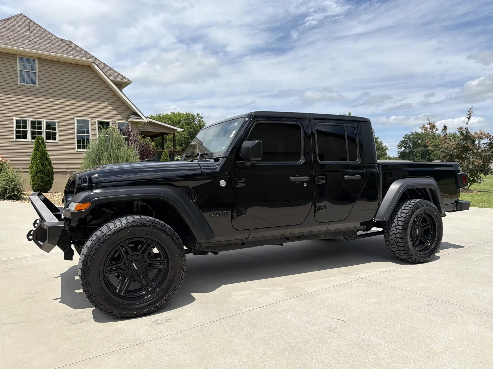 Photos of 2020 Jeep Gladiator Sport S Pickup 4D 5 ft for sale in Clinton, MO at Banks Motors LLC