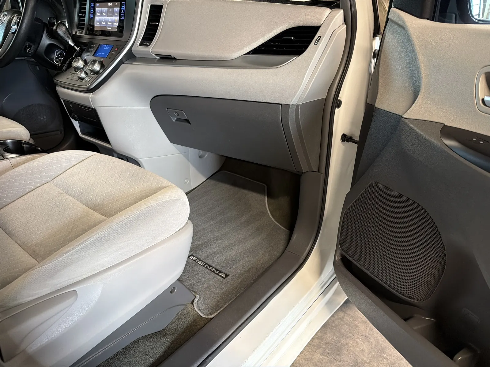 Toyota Sienna photo 15