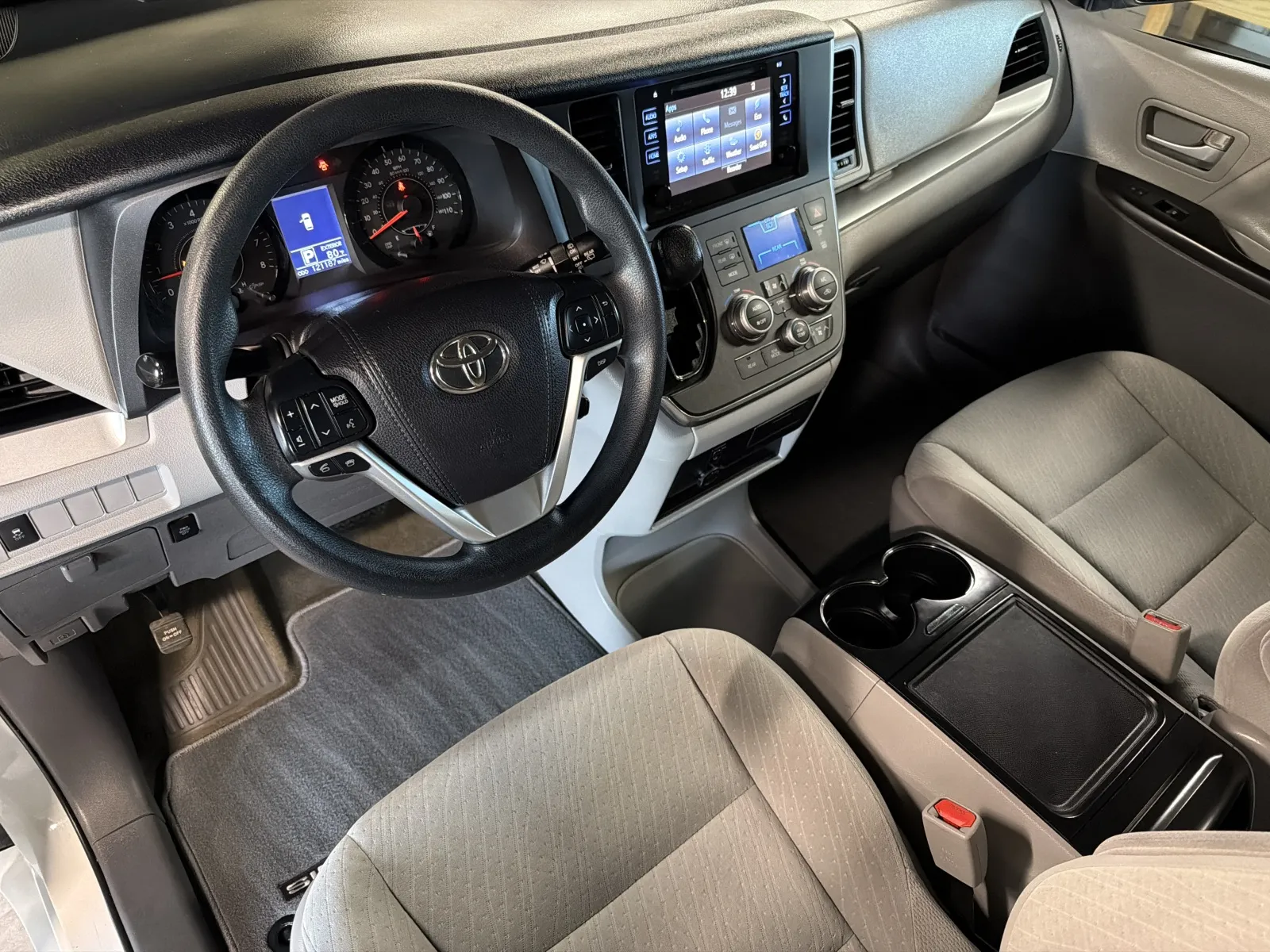 Toyota Sienna photo 12