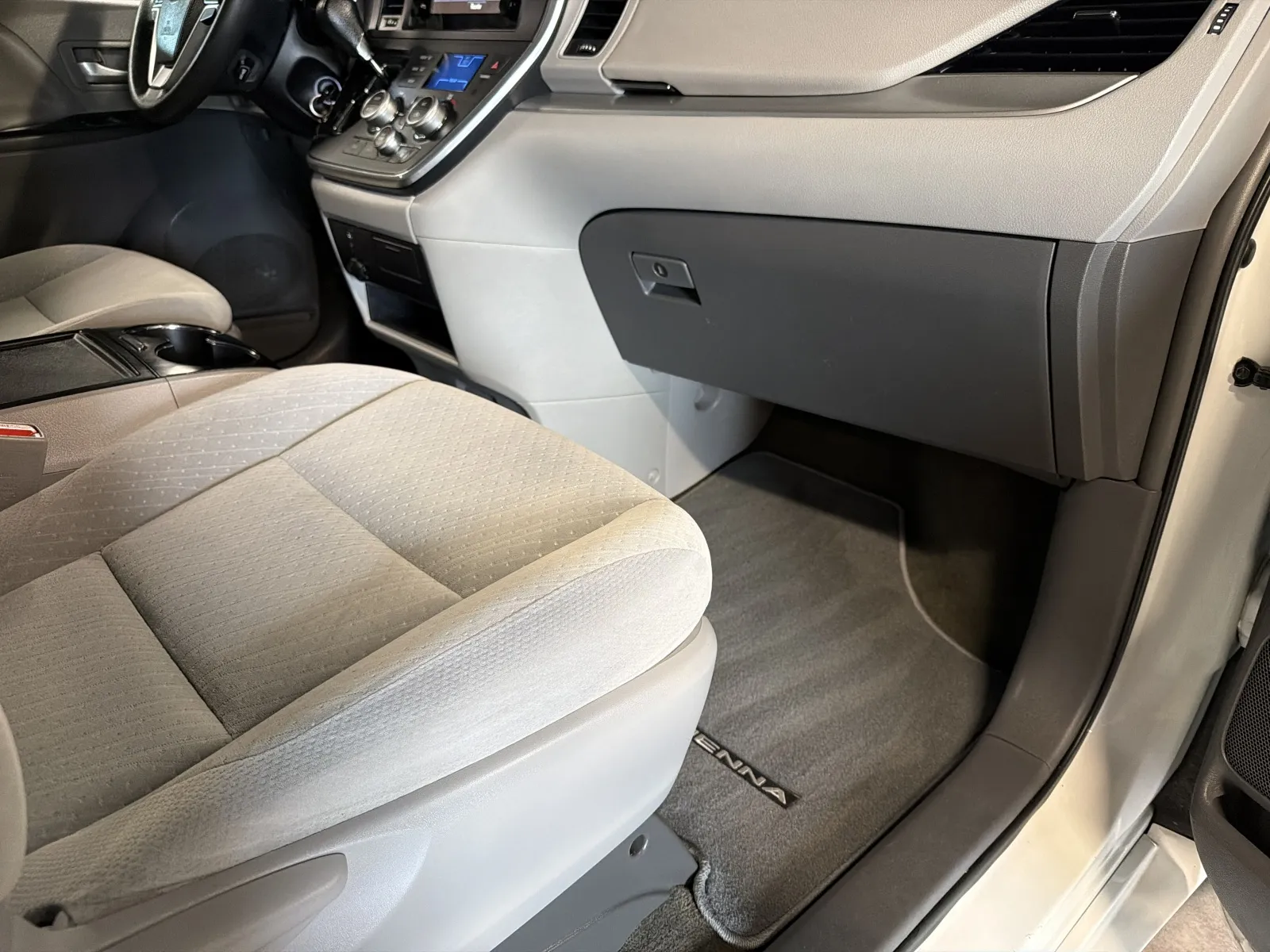 Toyota Sienna photo 28
