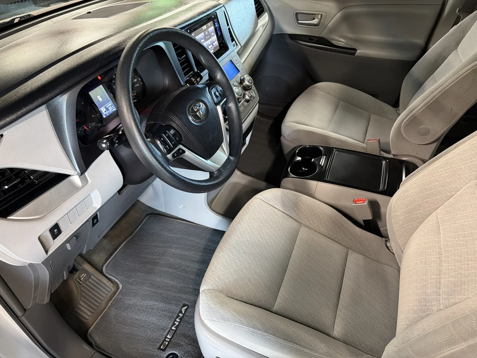 Toyota Sienna photo 11