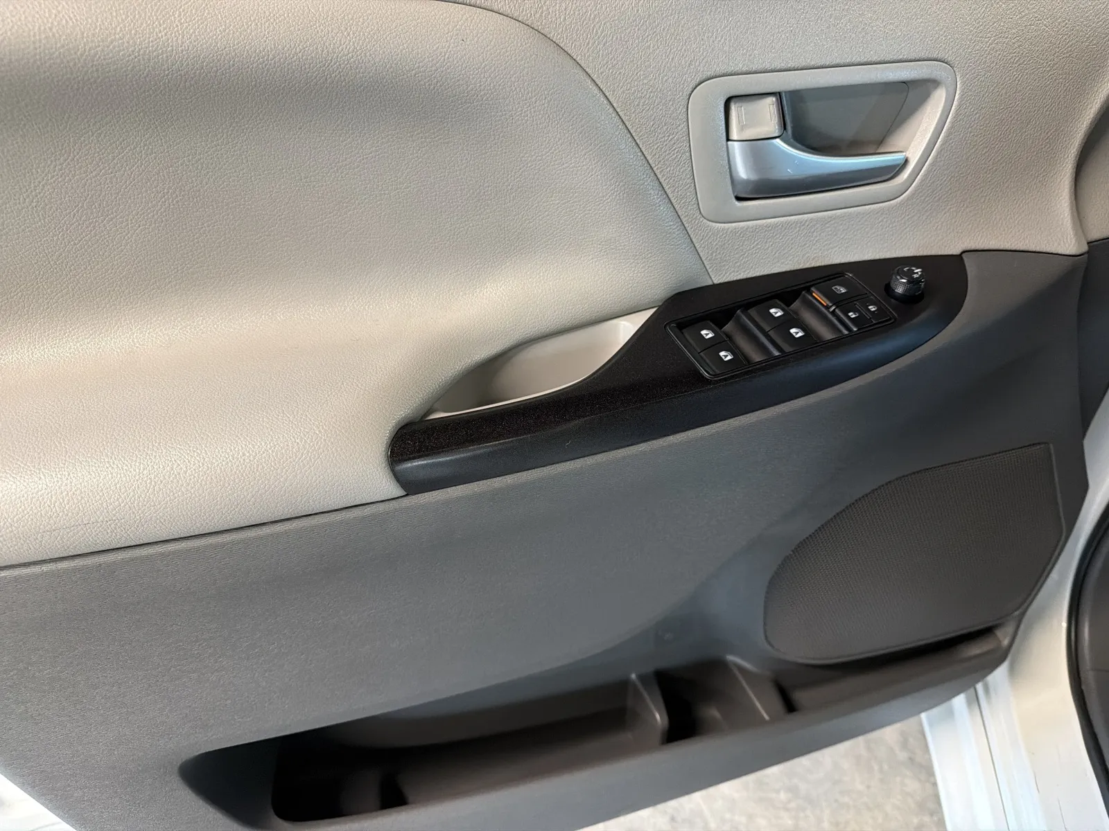 Toyota Sienna photo 45