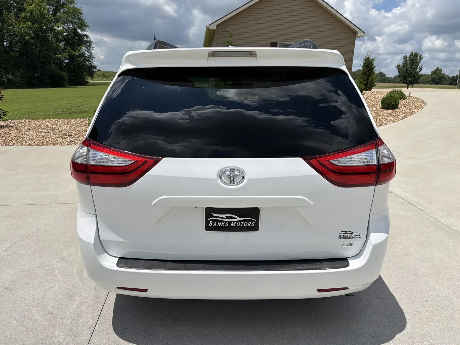 More photos of 2017 Toyota Sienna LE Minivan 4D at Banks Motors LLC, MO
