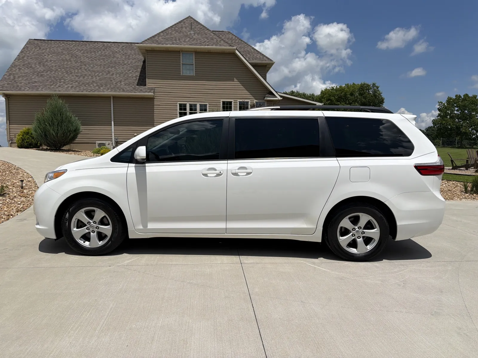 Photos of 2017 Toyota Sienna LE Minivan 4D for sale in Clinton, MO at Banks Motors LLC