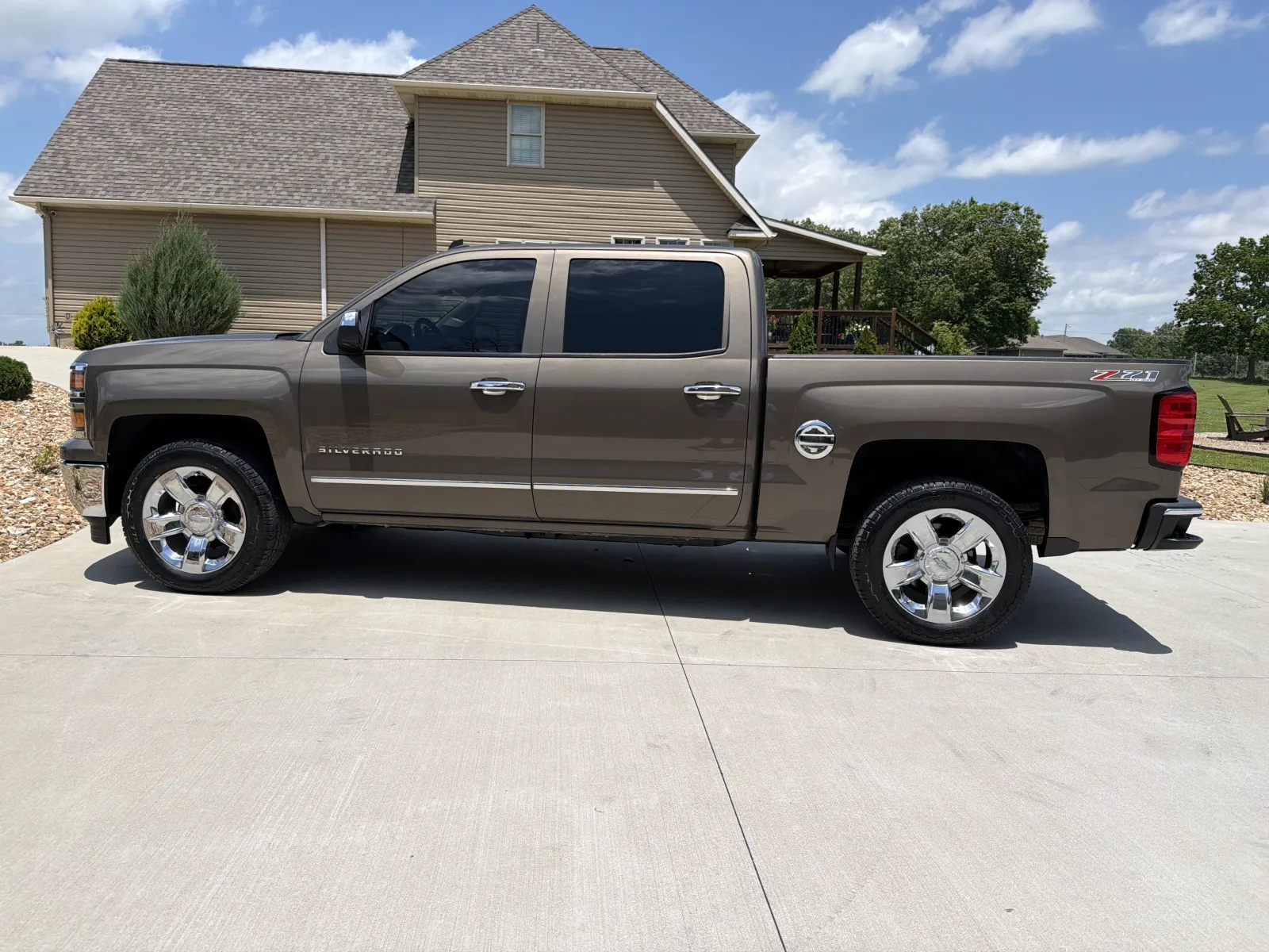 Another view of 2014 Chevrolet Silverado 1500 Crew Cab Z71 LTZ Pickup 4D 5 3/4 ft for sale in Clinton, MO at Banks Motors LLC