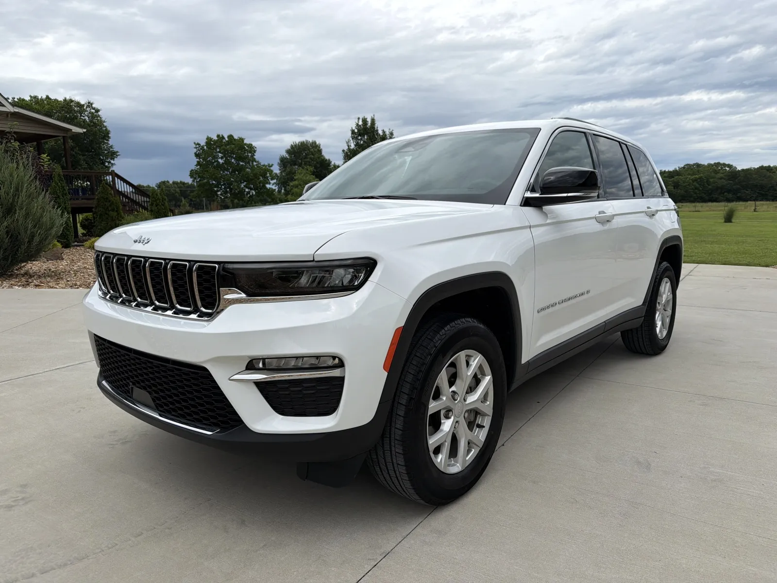 White 2023 Jeep Grand Cherokee Limited Sport Utility 4D for sale in Clinton, MO