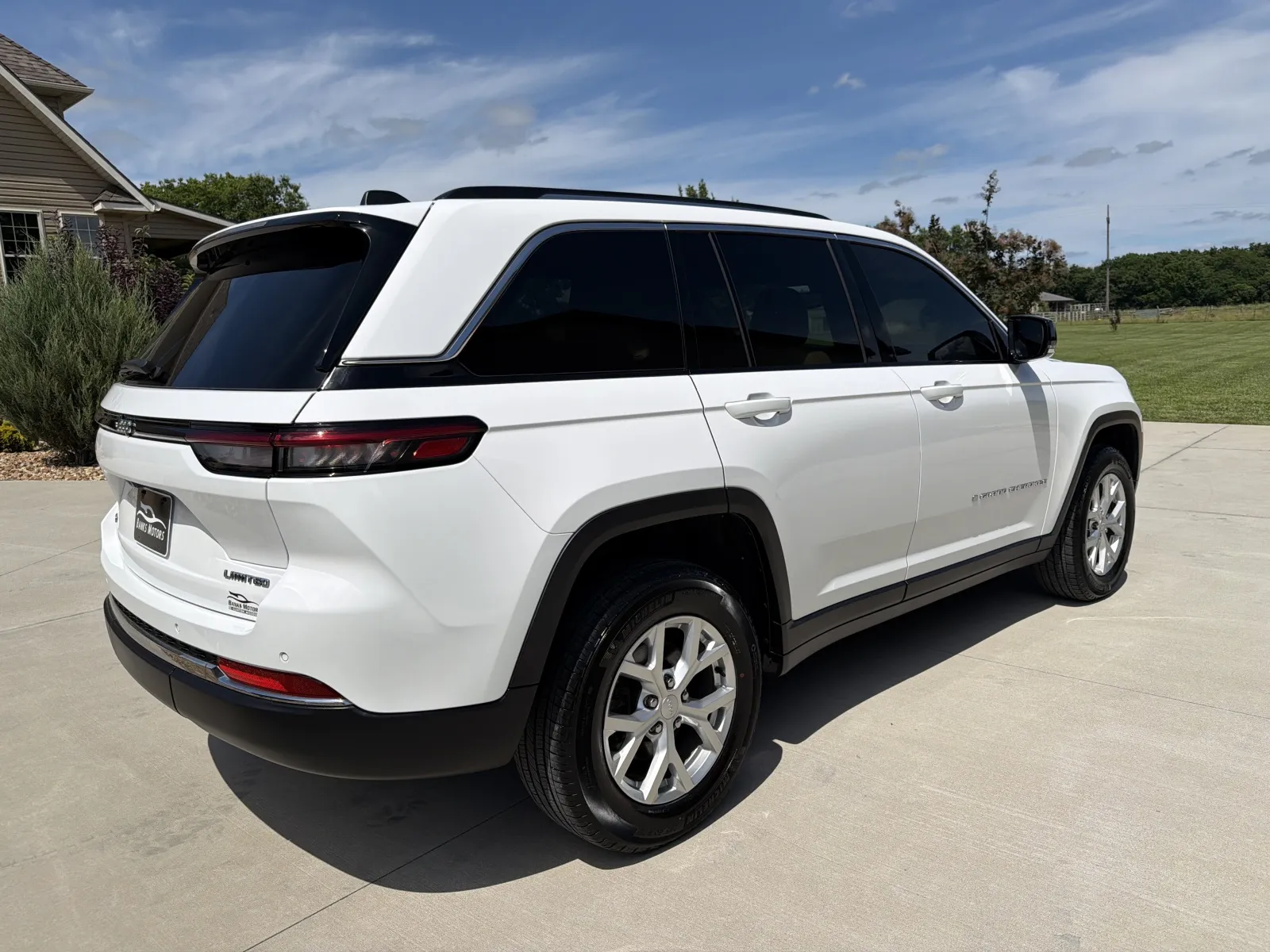 More photos of 2023 Jeep Grand Cherokee Limited Sport Utility 4D at Banks Motors LLC, MO
