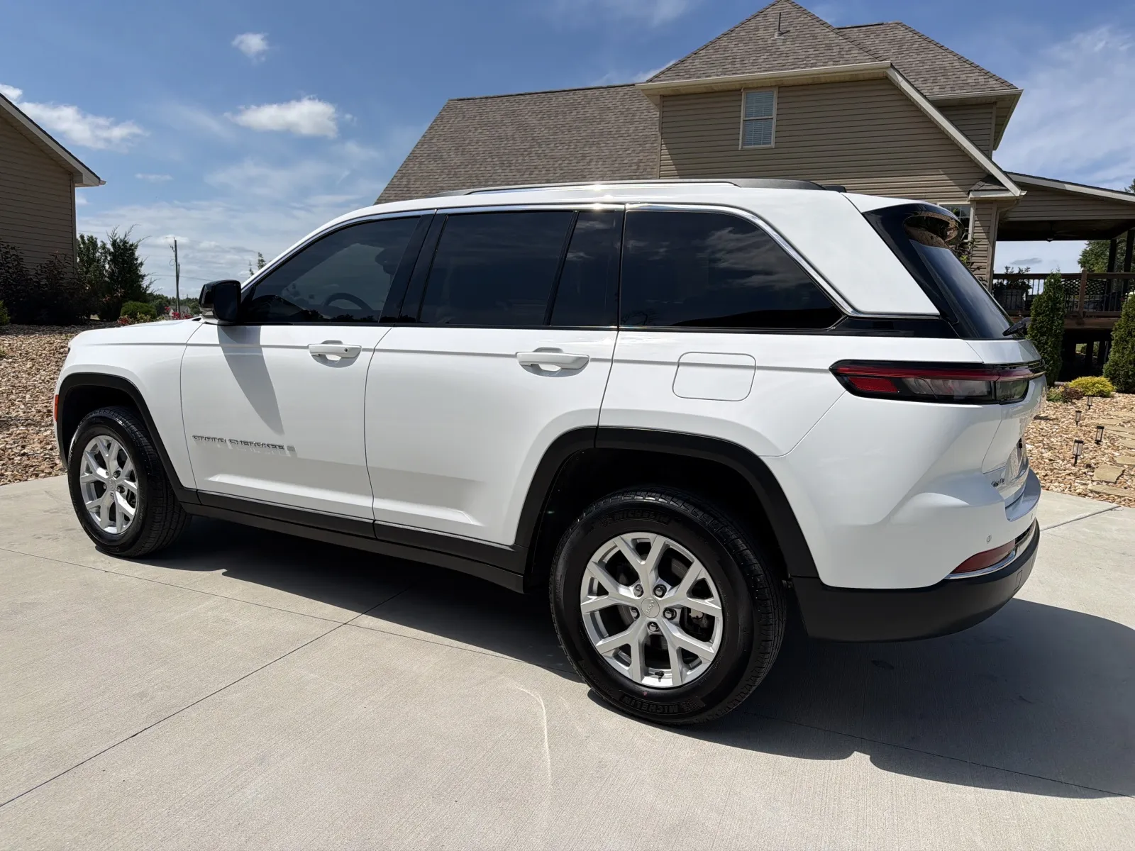More photos of 2023 Jeep Grand Cherokee Limited Sport Utility 4D at Banks Motors LLC, MO