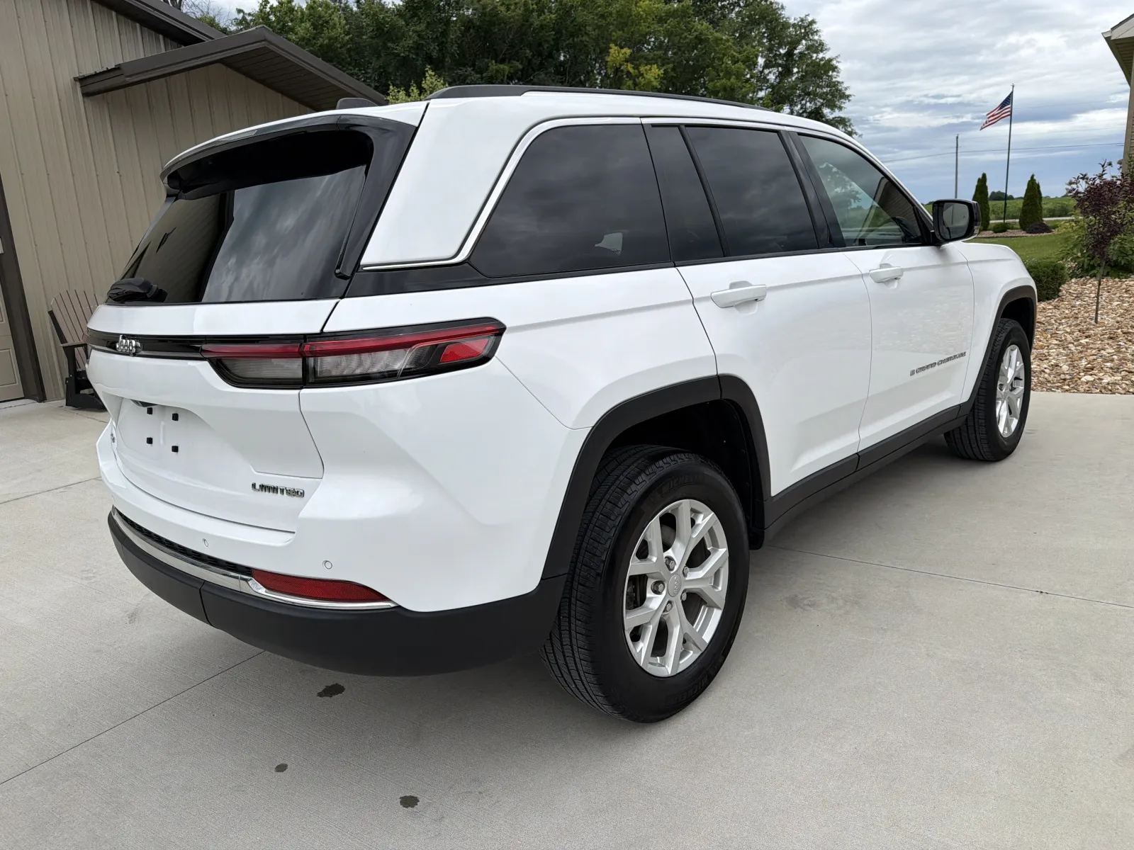 More photos of 2023 Jeep Grand Cherokee Limited Sport Utility 4D at Banks Motors LLC, MO