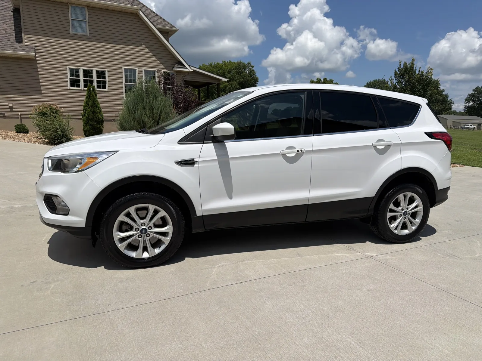 Photos of 2019 Ford Escape SE Sport Utility 4D for sale in Clinton, MO at Banks Motors LLC