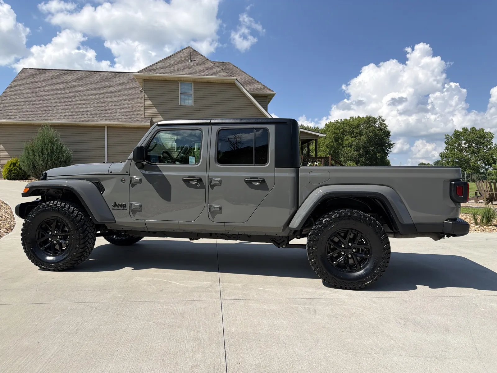 Another view of 2022 Jeep Gladiator Sport Altitude Pickup 4D 5 ft for sale in Clinton, MO at Banks Motors LLC