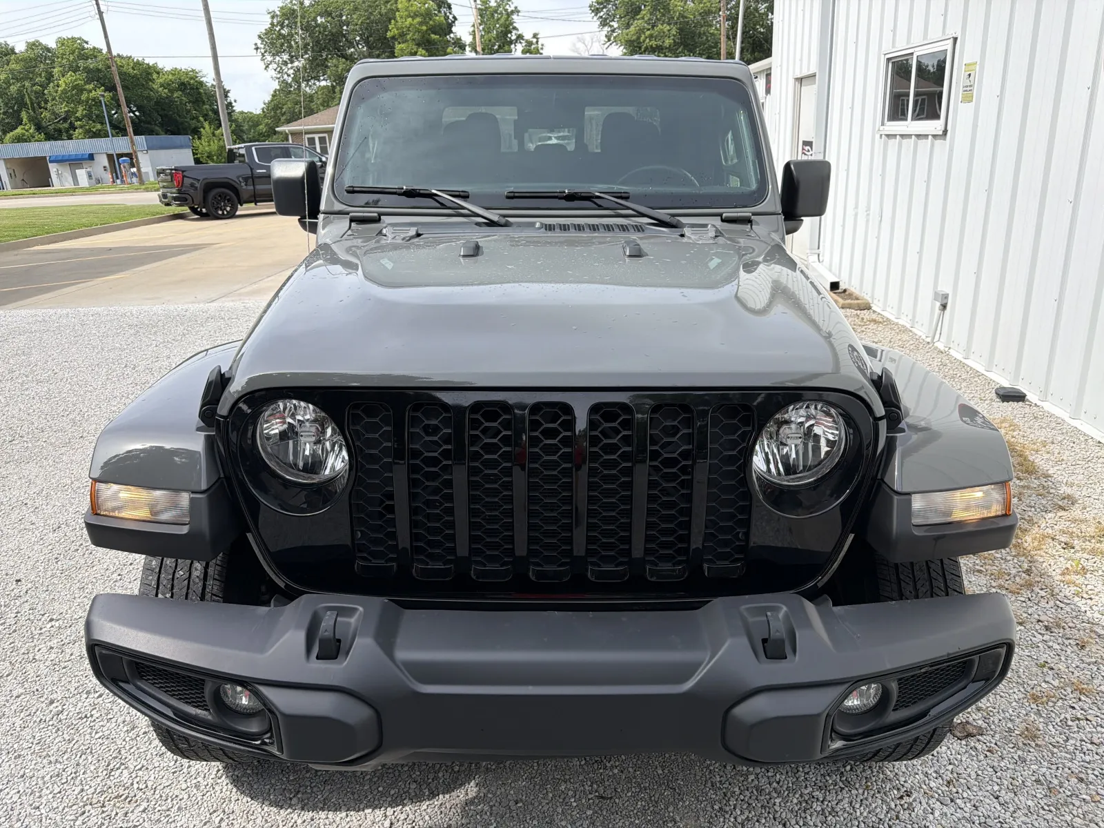 More photos of 2022 Jeep Gladiator Sport Altitude Pickup 4D 5 ft at Banks Motors LLC, MO