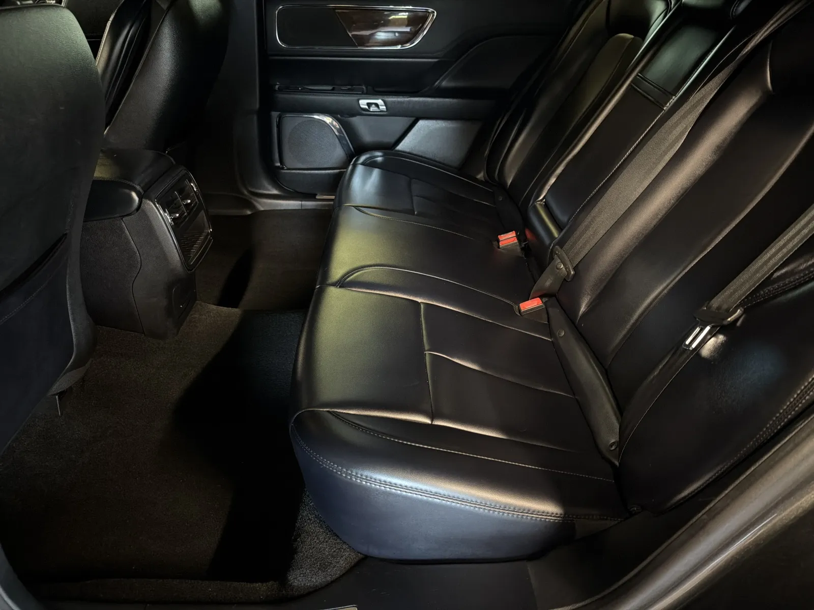 Lincoln Continental photo 19