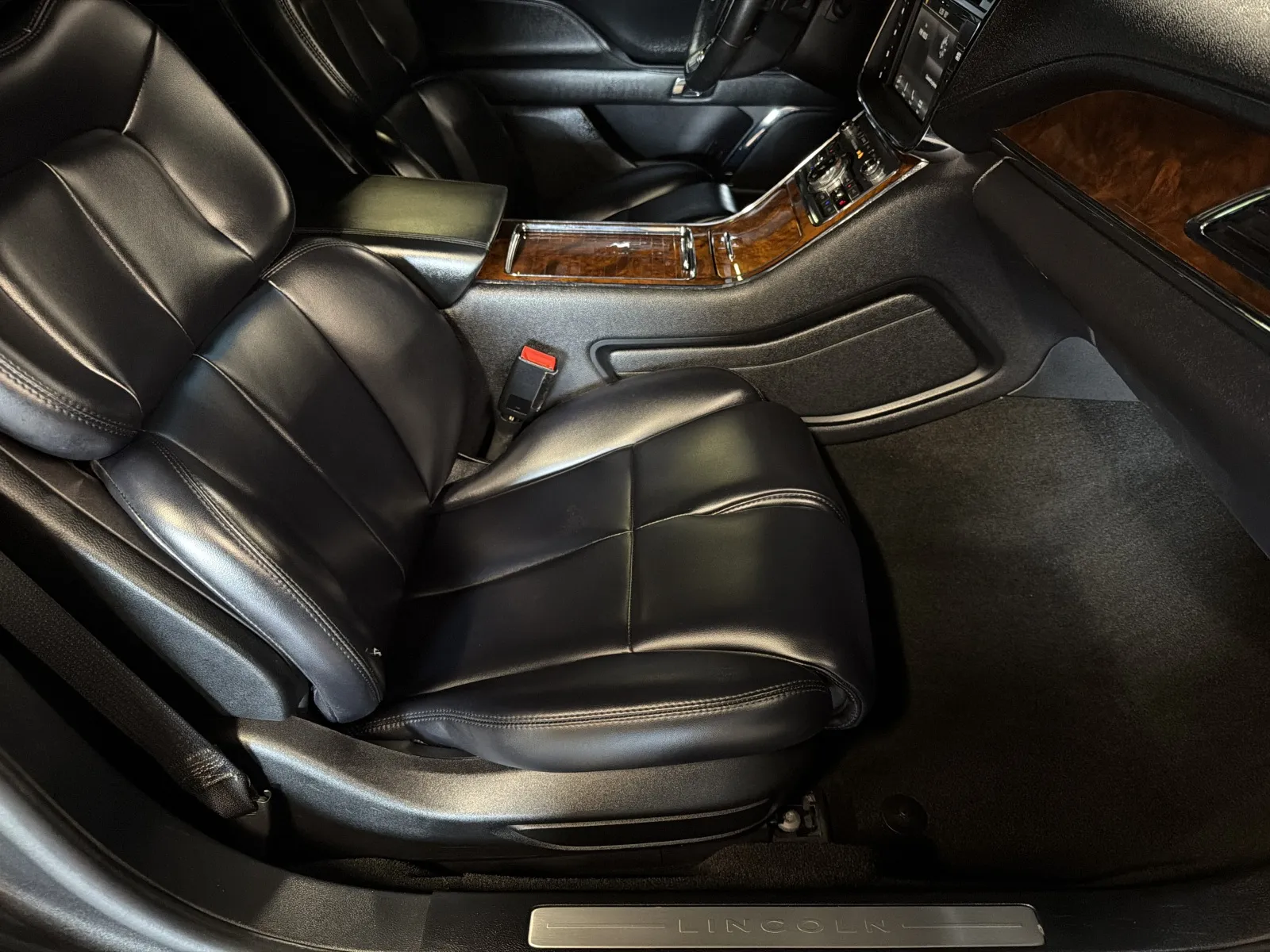 Lincoln Continental photo 17
