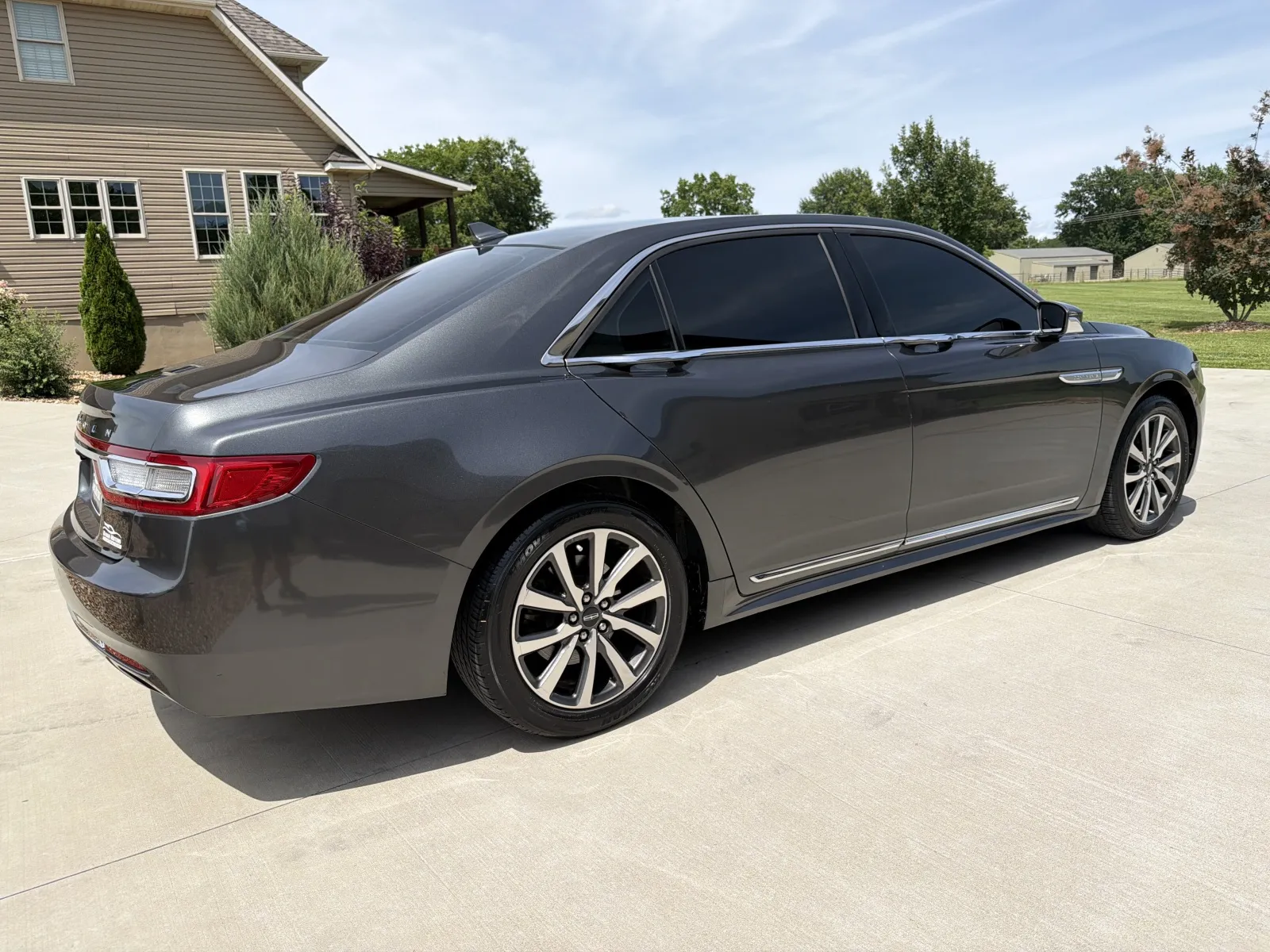 Lincoln Continental photo 6