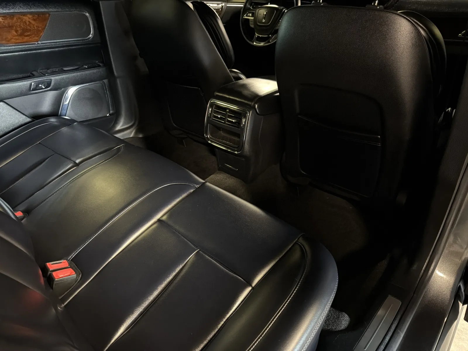 Lincoln Continental photo 33