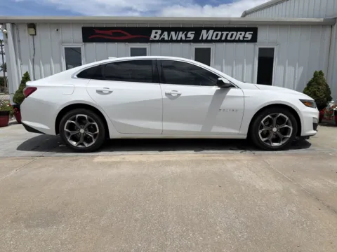 White 2020 Chevrolet Malibu LT Sedan 4D for sale in Clinton, MO