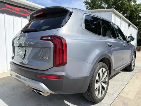 Photos of 2021 Kia Telluride S Sport Utility 4D for sale in Clinton, MO at Banks Motors LLC
