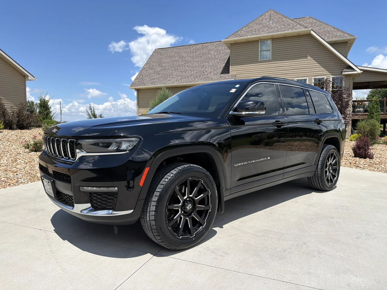 Black 2022 Jeep Grand Cherokee L Limited Sport Utility 4D for sale in Clinton, MO