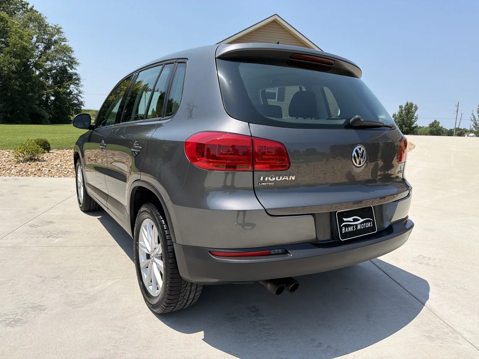 More photos of 2017 Volkswagen Tiguan Limited 2.0T 4Motion Sport Utility 4D at Banks Motors LLC, MO