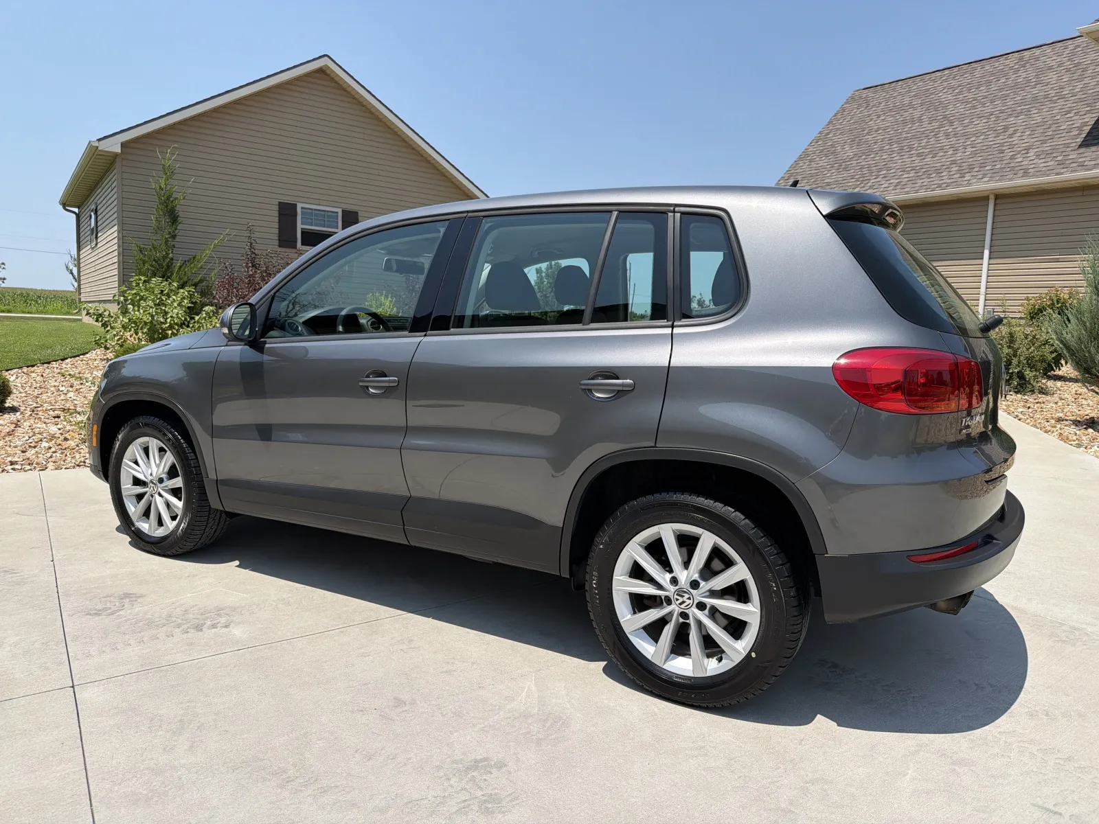 Another view of 2017 Volkswagen Tiguan Limited 2.0T 4Motion Sport Utility 4D for sale in Clinton, MO at Banks Motors LLC