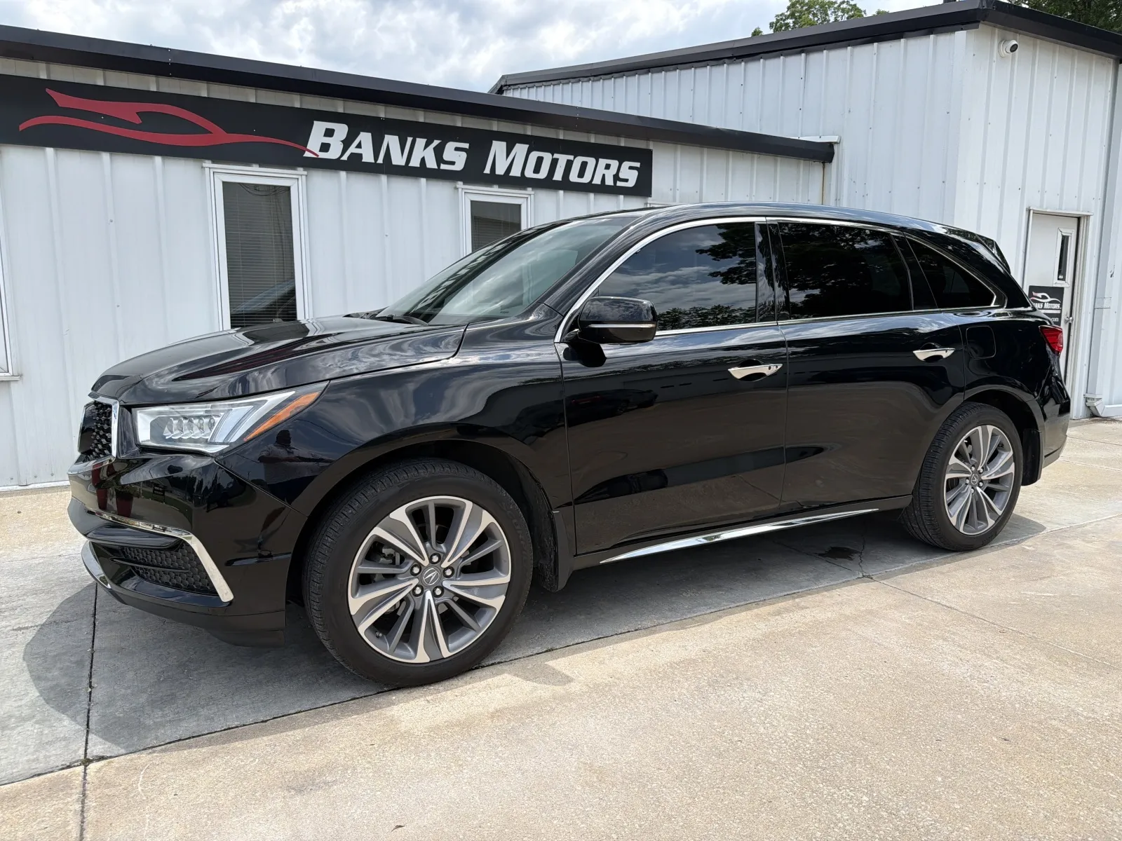 Photos of 2017 Acura MDX SH-AWD Sport Utility 4D for sale in Clinton, MO at Banks Motors LLC