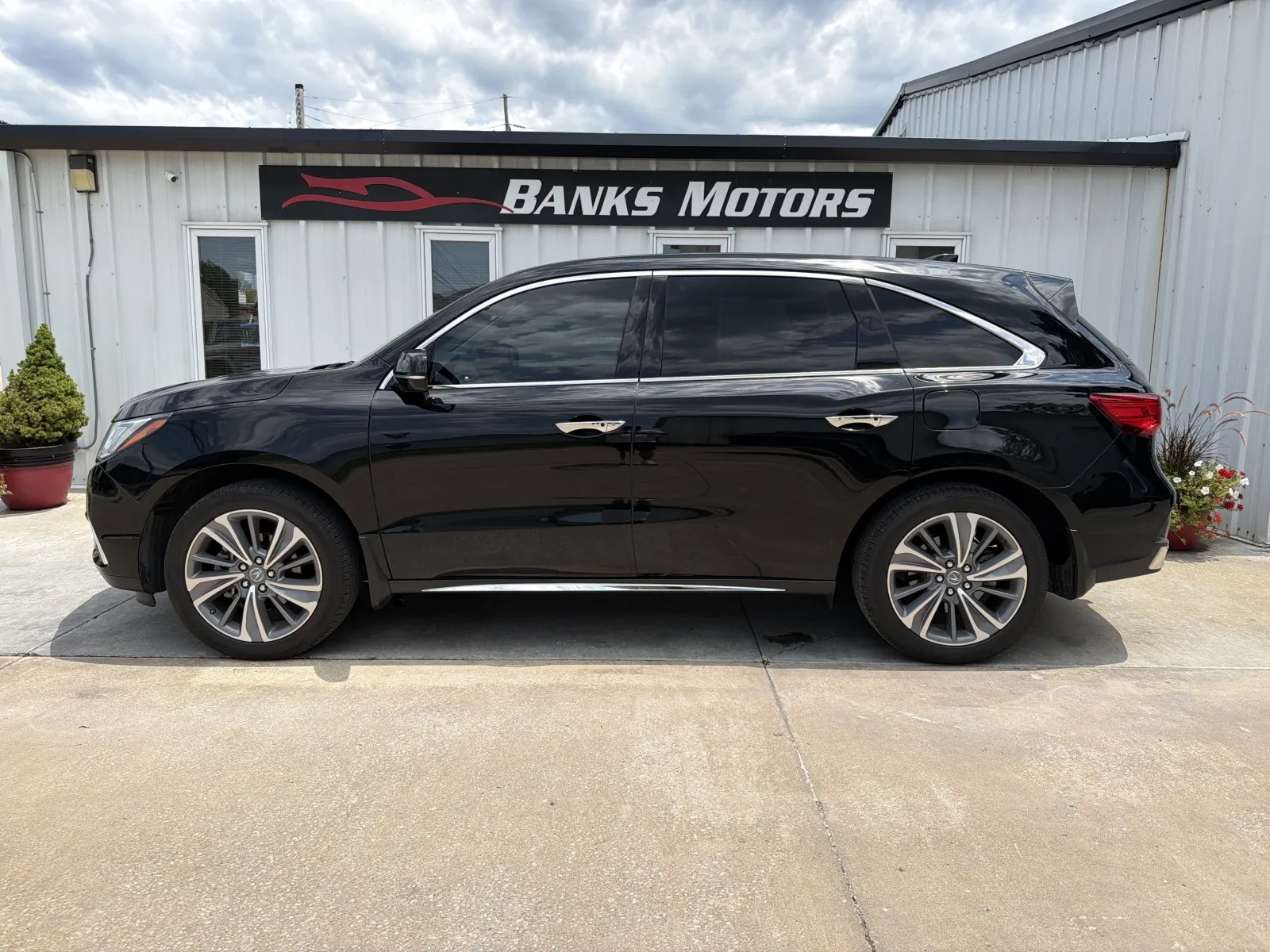 More photos of 2017 Acura MDX SH-AWD Sport Utility 4D at Banks Motors LLC, MO