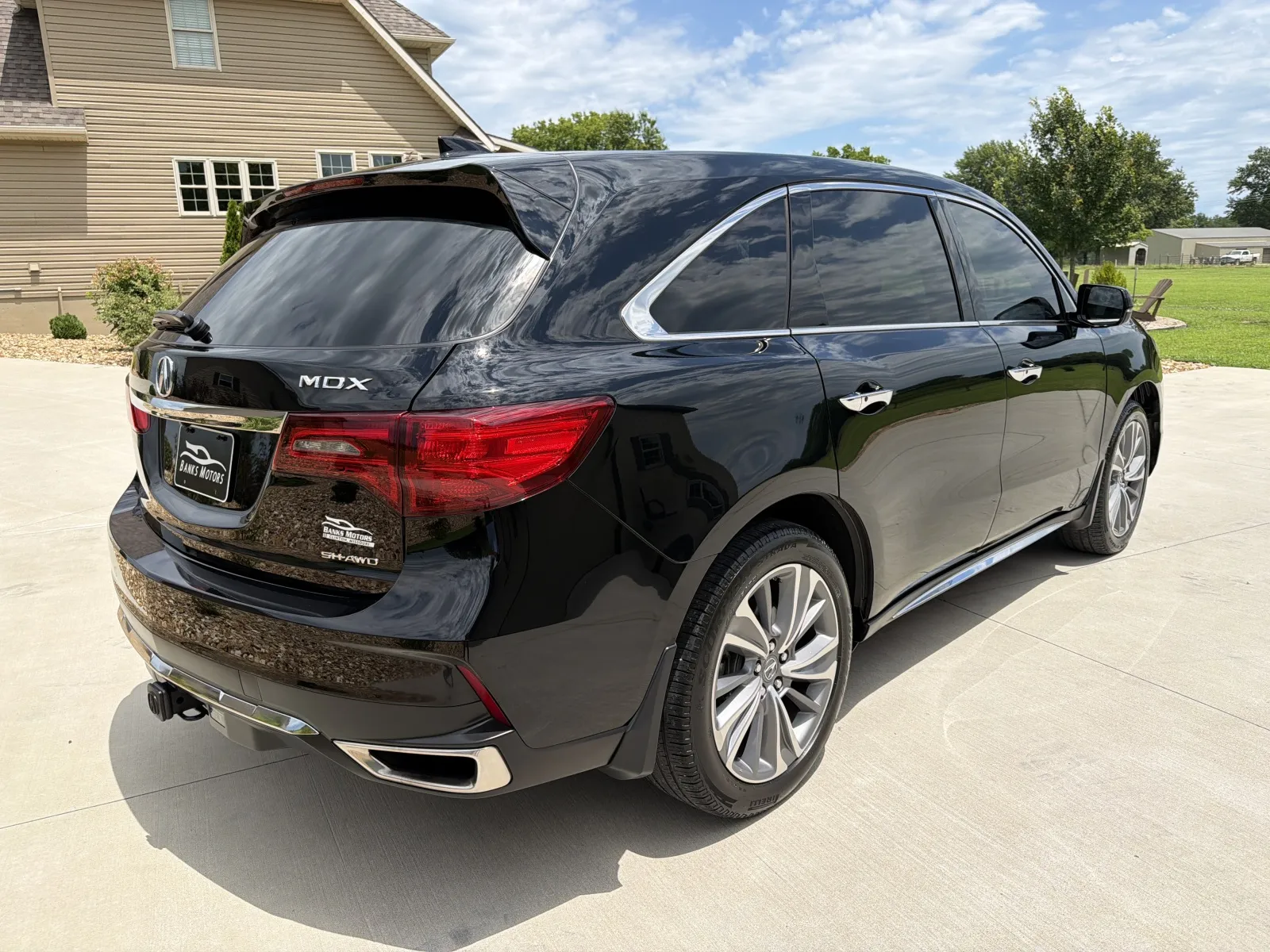 More photos of 2017 Acura MDX SH-AWD Sport Utility 4D at Banks Motors LLC, MO