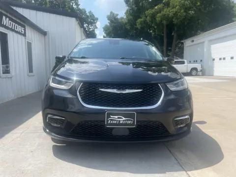 More photos of 2023 Chrysler Pacifica Touring L Van 4D at Banks Motors LLC, MO