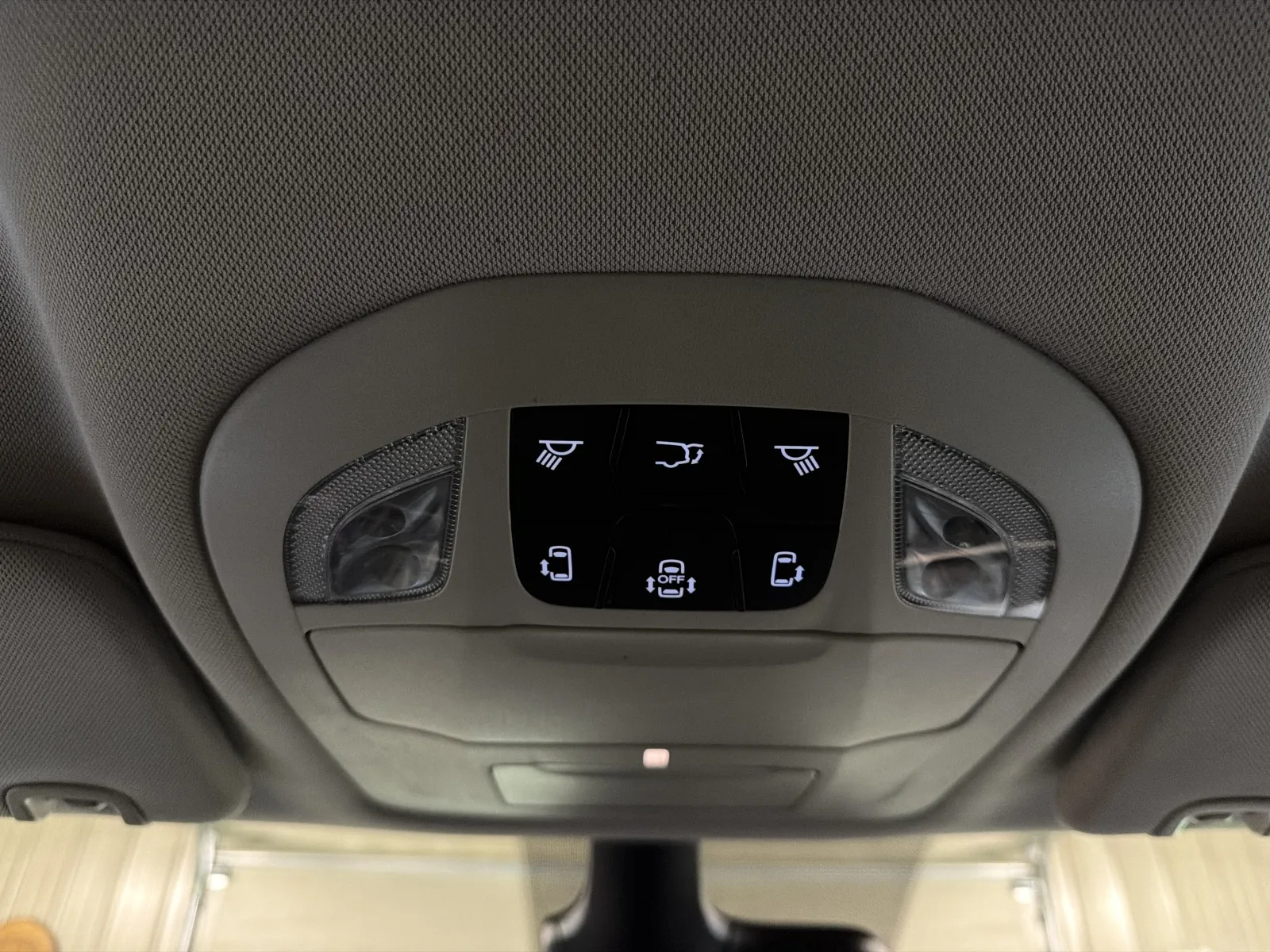 Chrysler Pacifica photo 26