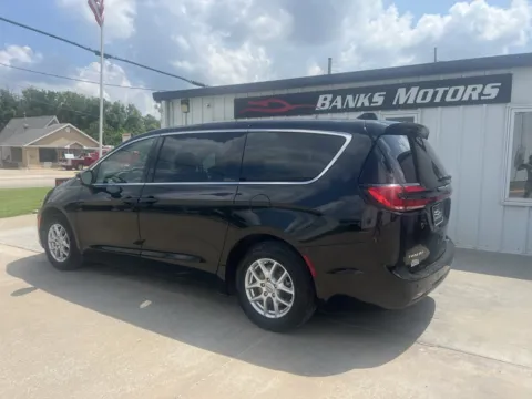 Photos of 2023 Chrysler Pacifica Touring L Van 4D for sale in Clinton, MO at Banks Motors LLC