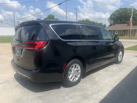 More photos of 2023 Chrysler Pacifica Touring L Van 4D at Banks Motors LLC, MO