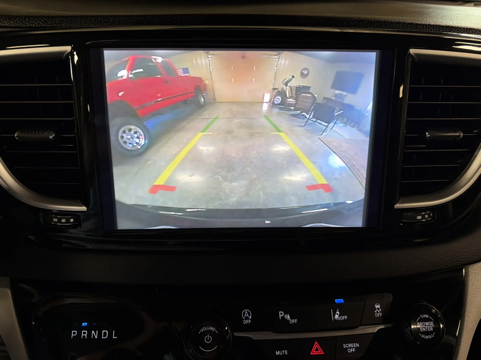 Chrysler Pacifica photo 17