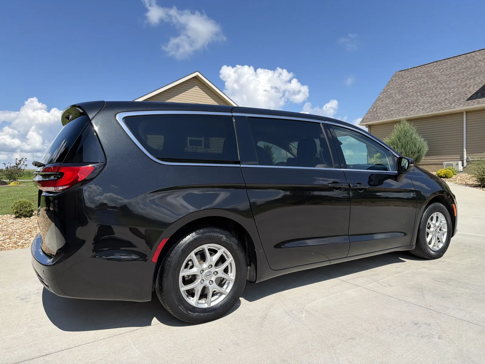 Chrysler Pacifica photo 6