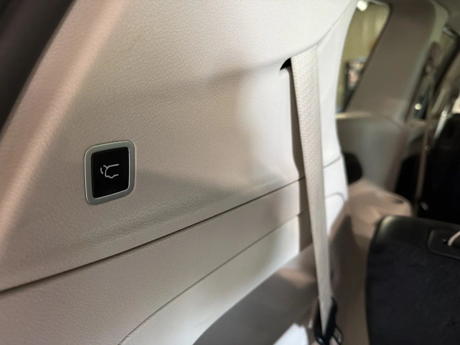 Chrysler Pacifica photo 32