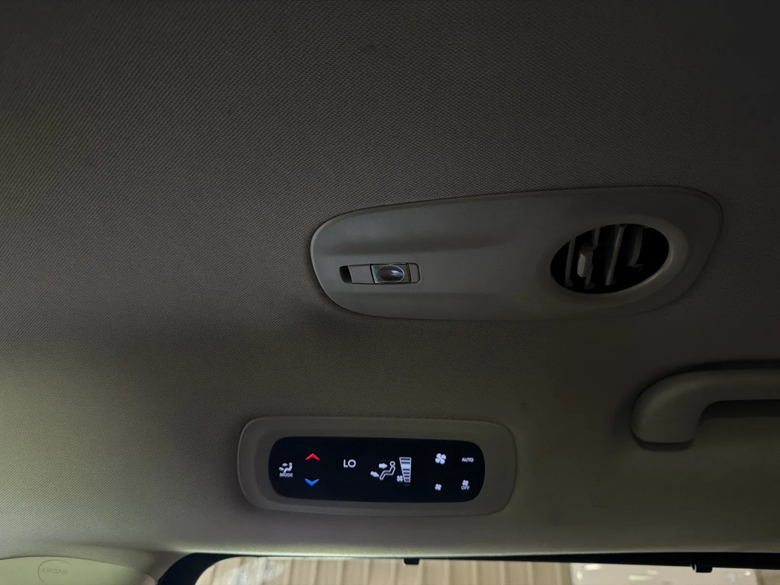 Chrysler Pacifica photo 19